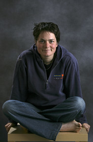 Ellen MacArthur Solo round the world record , finish(FRA)