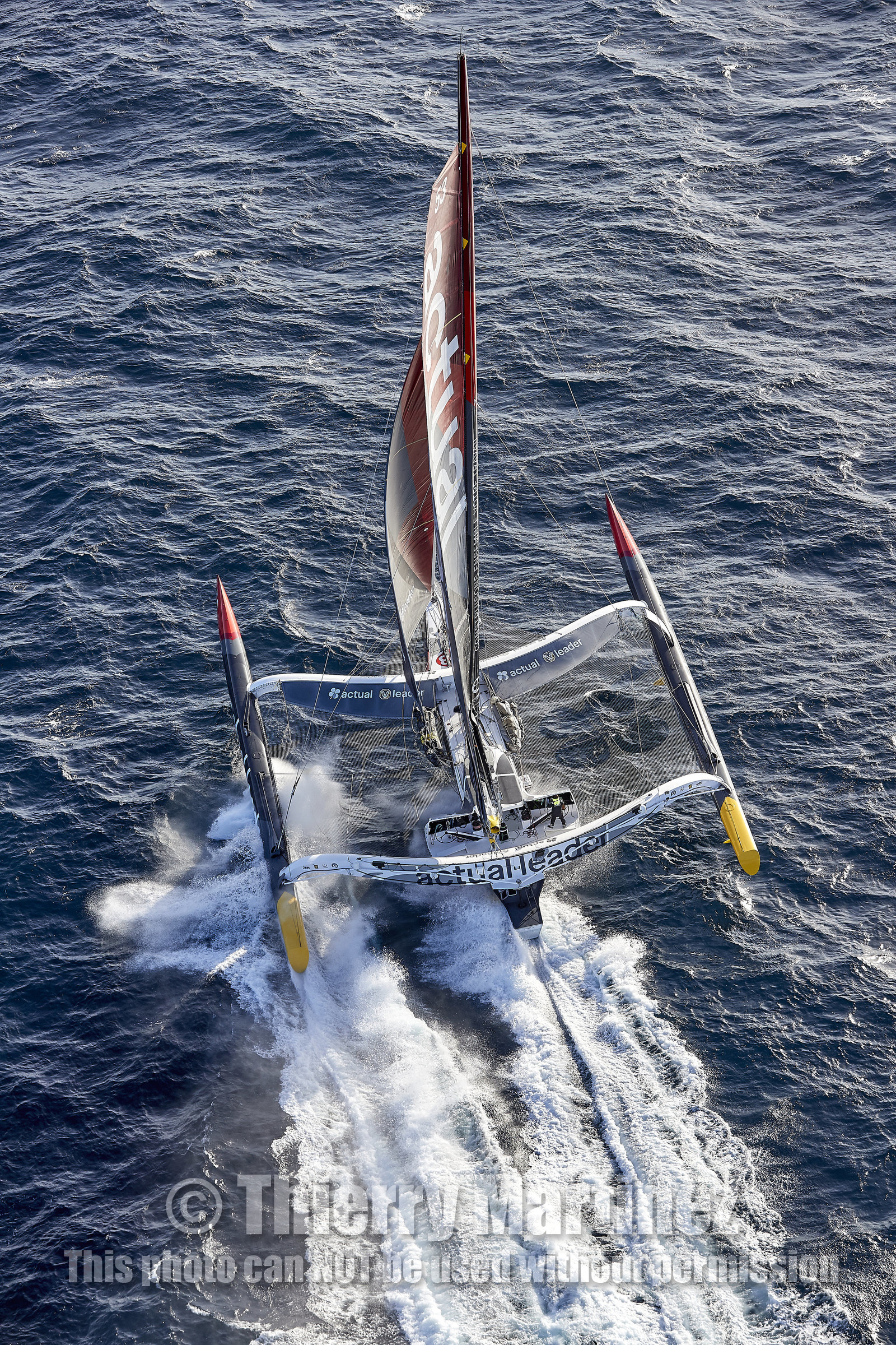 « ULTIM ACTUAL LEADER , Skipper Yves Le Blevec.