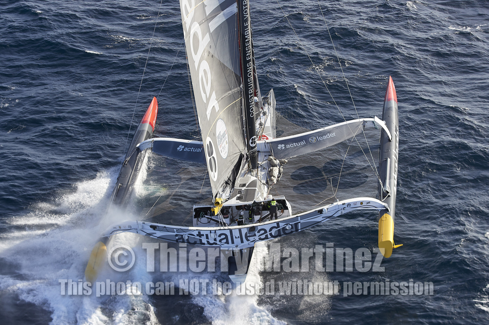 « ULTIM ACTUAL LEADER , Skipper Yves Le Blevec.