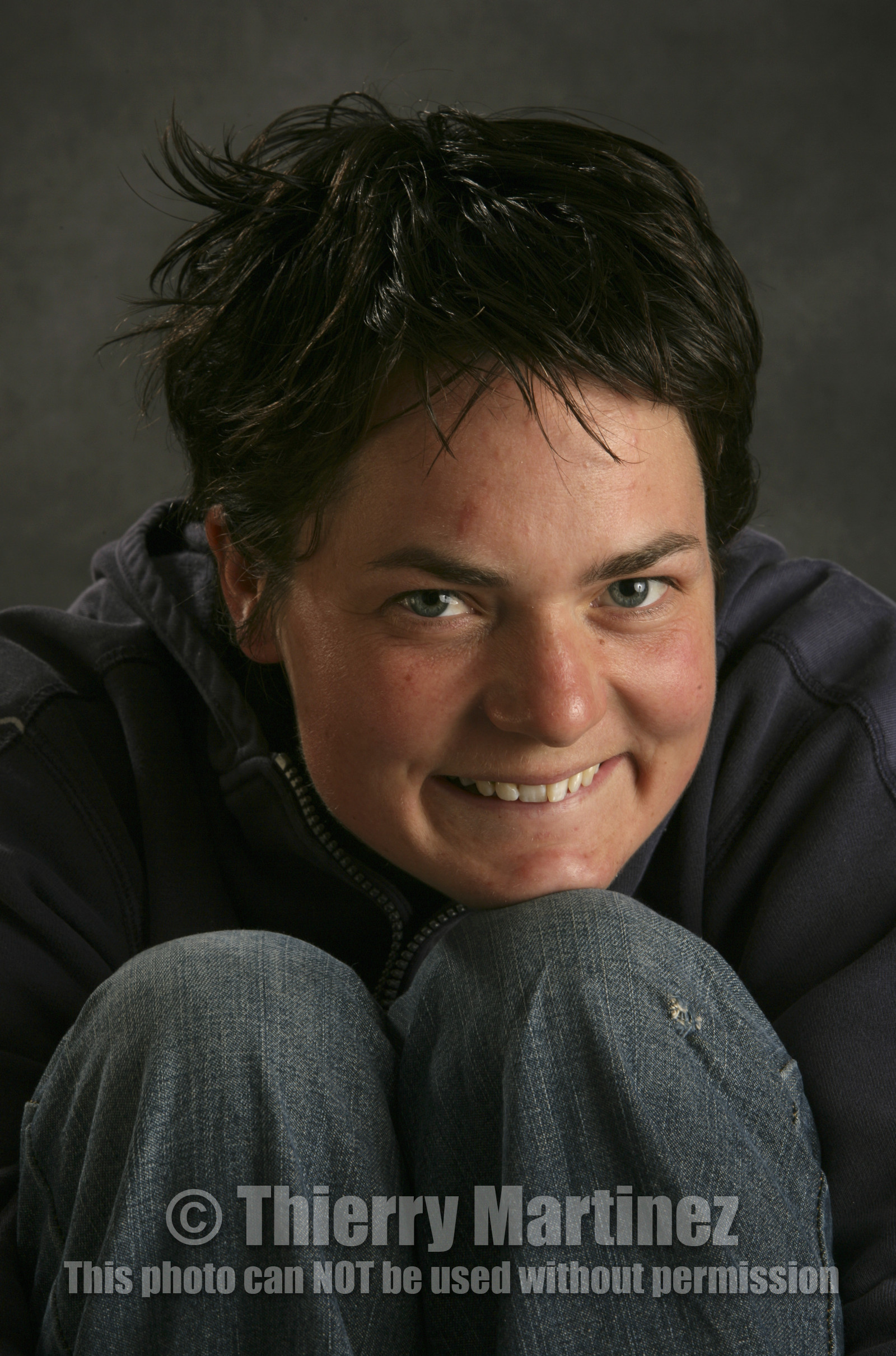 Ellen MacArthur Solo round the world record , finish(FRA)