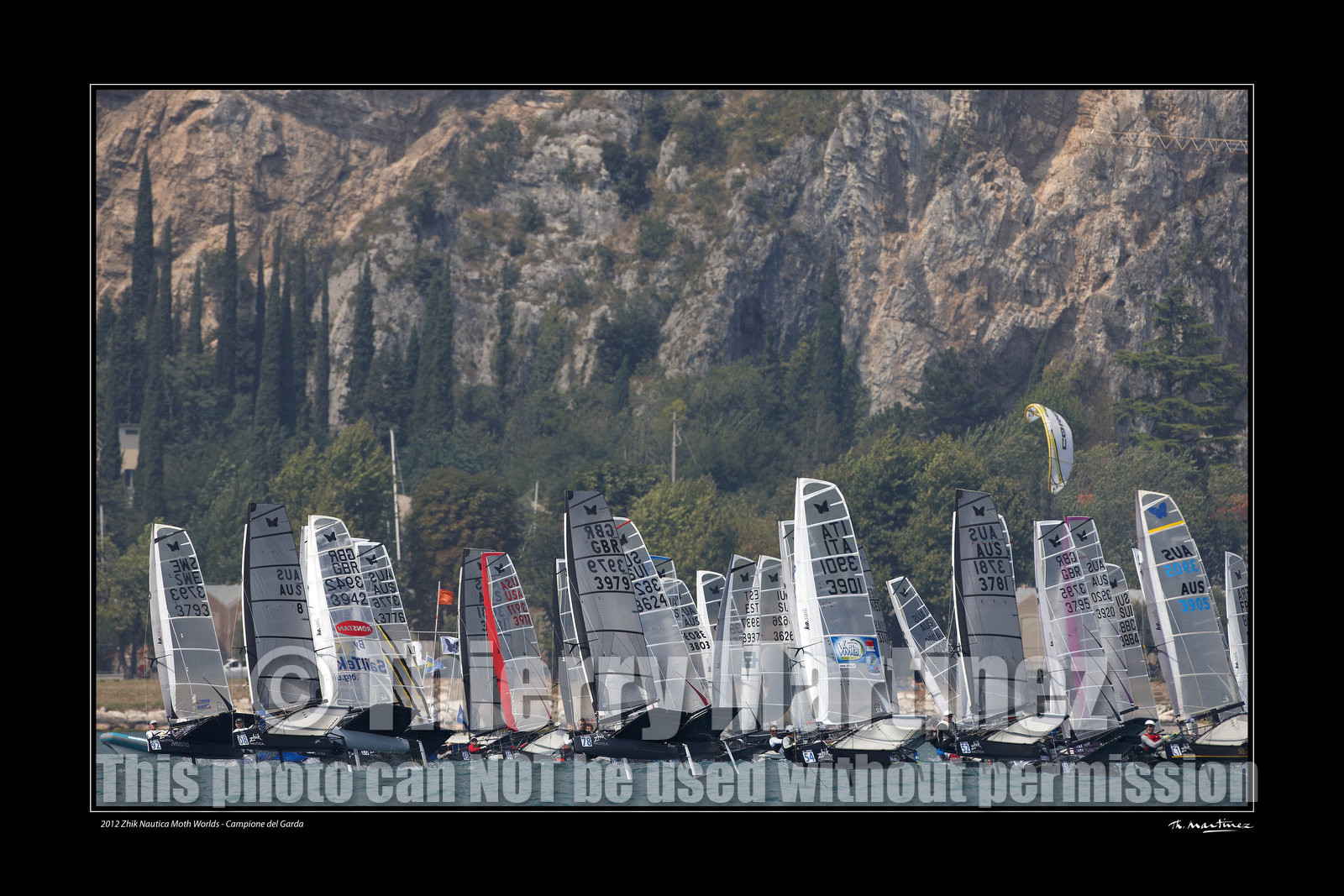 Photo disponible en tirage photo Fine Art,tirage original limités à 30 exemplaires.Chaque tirage est numéroté avec certificat d’authenticité signé.Pour choisir le format et support merci d'utiliser le caddie à coté de la photo.Formats disponibles : Tirage sur papier ( tirage seul) :  30x45 cm   40x60 cm  60x90 cm. Vous pouvez choisir le tirage avec un fond blanc ou noir , à votre convenance. Tirage sur papier contrecollé sur Dibond ( pas de bord blanc ou noir autour de l'image), avec système d'attache au dos:  30x45 cm   40x60 cm  50x75 cm  80x120cm.Tirage sur toile ( Canvas) monté sur chassis bois (pas de bord blanc ou noir autour de l'image), avec système d'attache au dos :  50x75 cm  80x120cm.Expédition ( Dans le monde entier): Colissimo (assurance) avec signature à réception. 48h pour la France métropolitaine.Il est possible de récupérer les tirages à La Galerie du Golfe (sans frais d'expèdition).Conditionnement tirages seuls: tube cylindrique renforcé + boite.