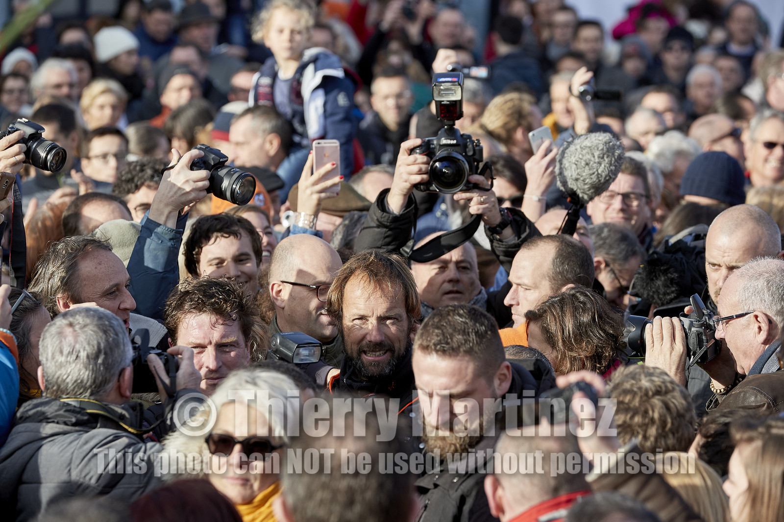 Single-handed sailing round the world record .
