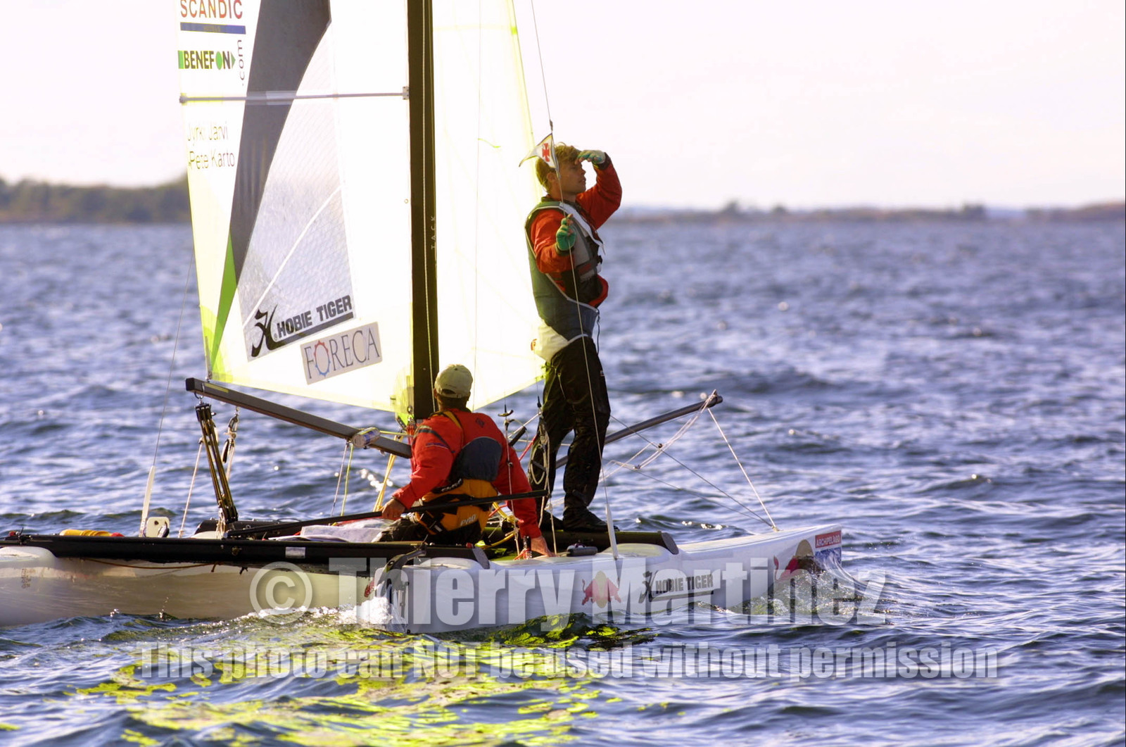 01_0477D-©ThMartinez- Sweden 1st 3rd August 2001. Archipelago Raid (Catamaran Formula 18).1st August 2001- Day1; Jyrki Järvi (FIN) & Pete Karto : Where is the road????