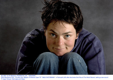 Ellen MacArthur Solo round the world record , finish(FRA)