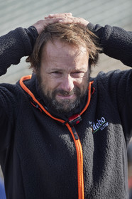 Single-handed sailing round the world record .