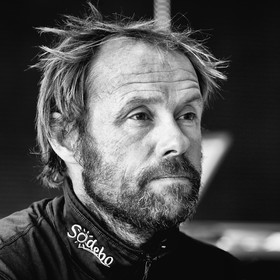 Single-handed sailing round the world record .