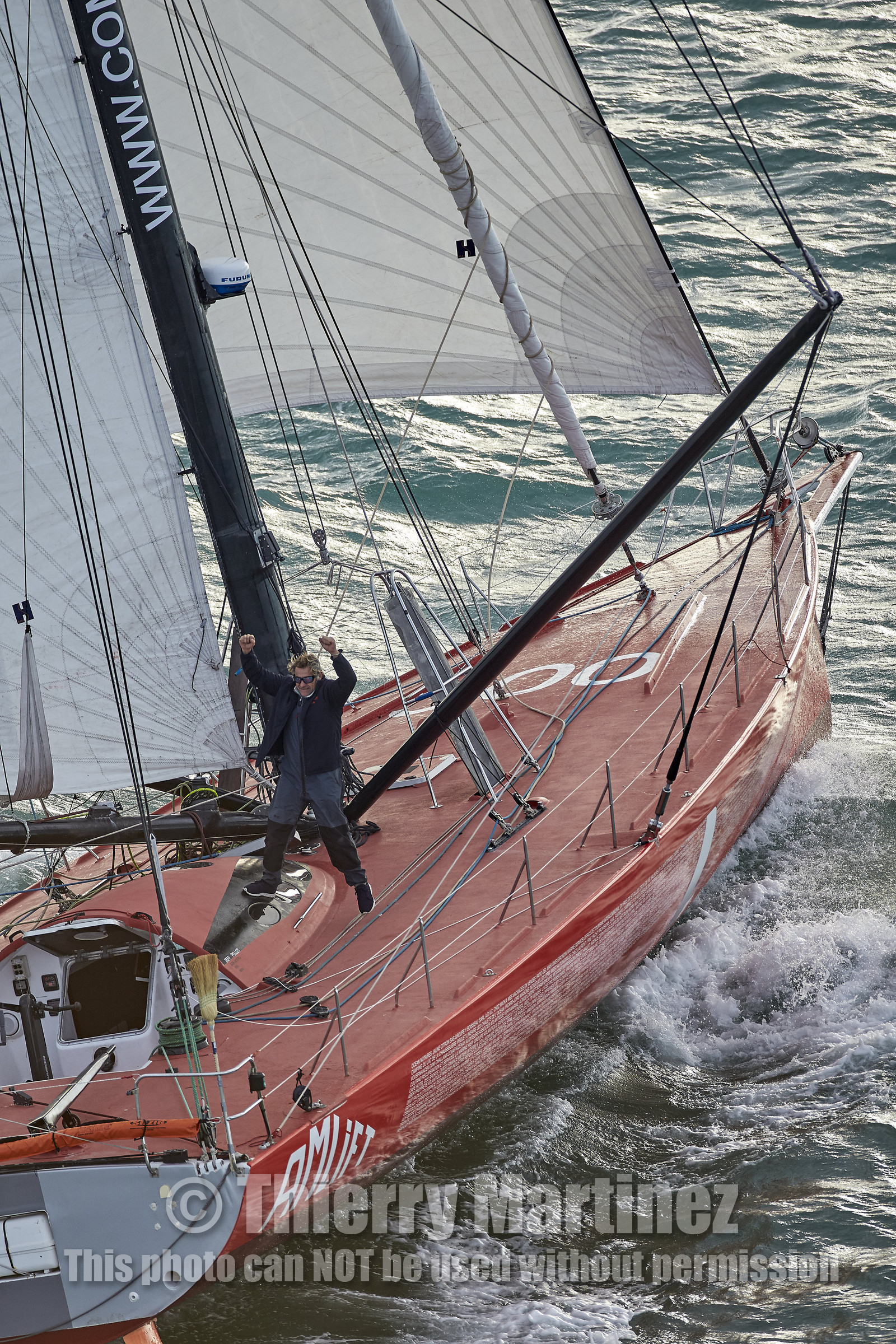 Départ de Jeff Pellet (FRA) sur son bateau COME IN VENDEE POUR UN TOUR DU MONDE;