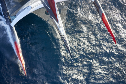 « ULTIM ACTUAL LEADER , Skipper Yves Le Blevec.