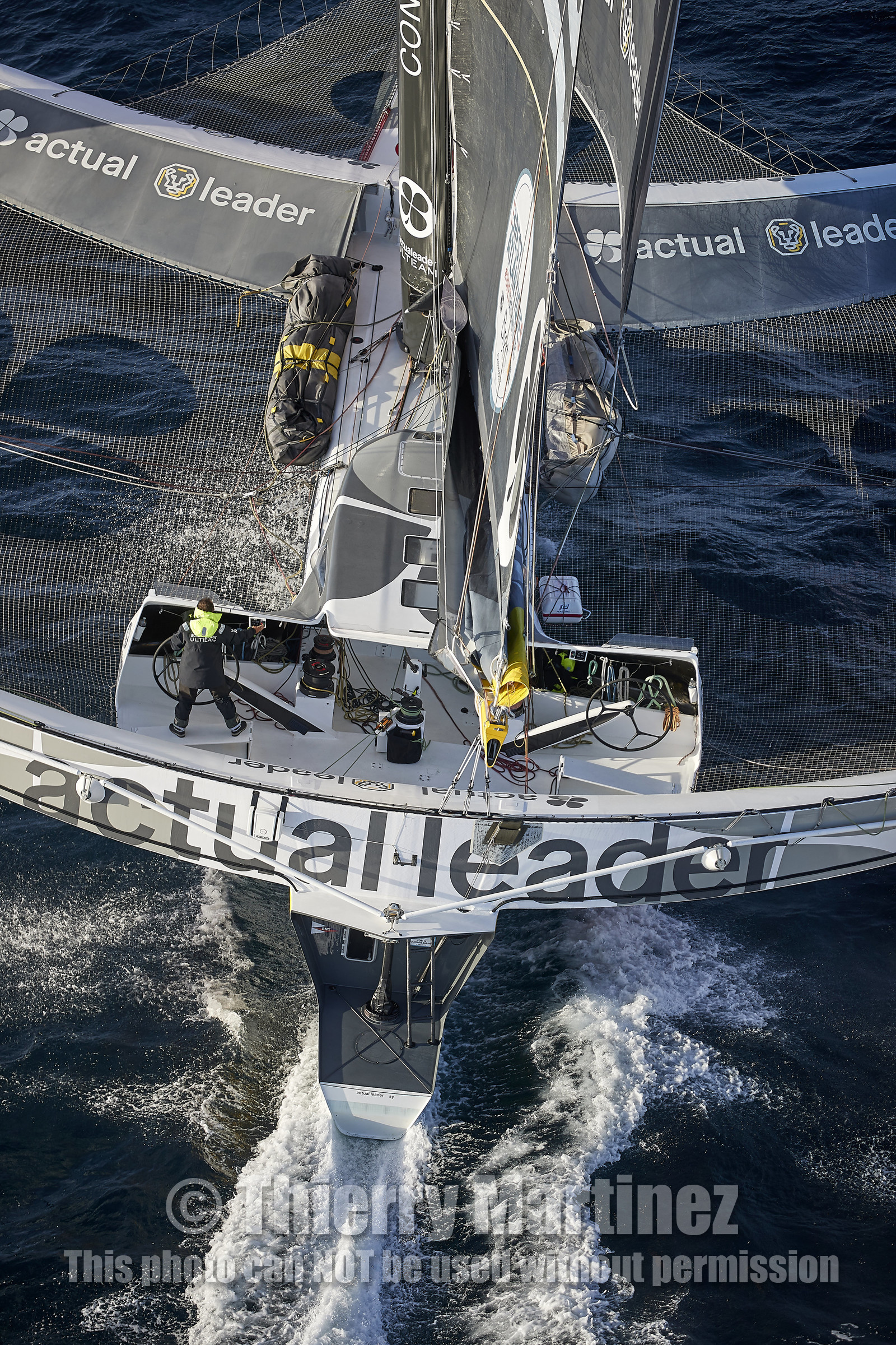 « ULTIM ACTUAL LEADER , Skipper Yves Le Blevec.