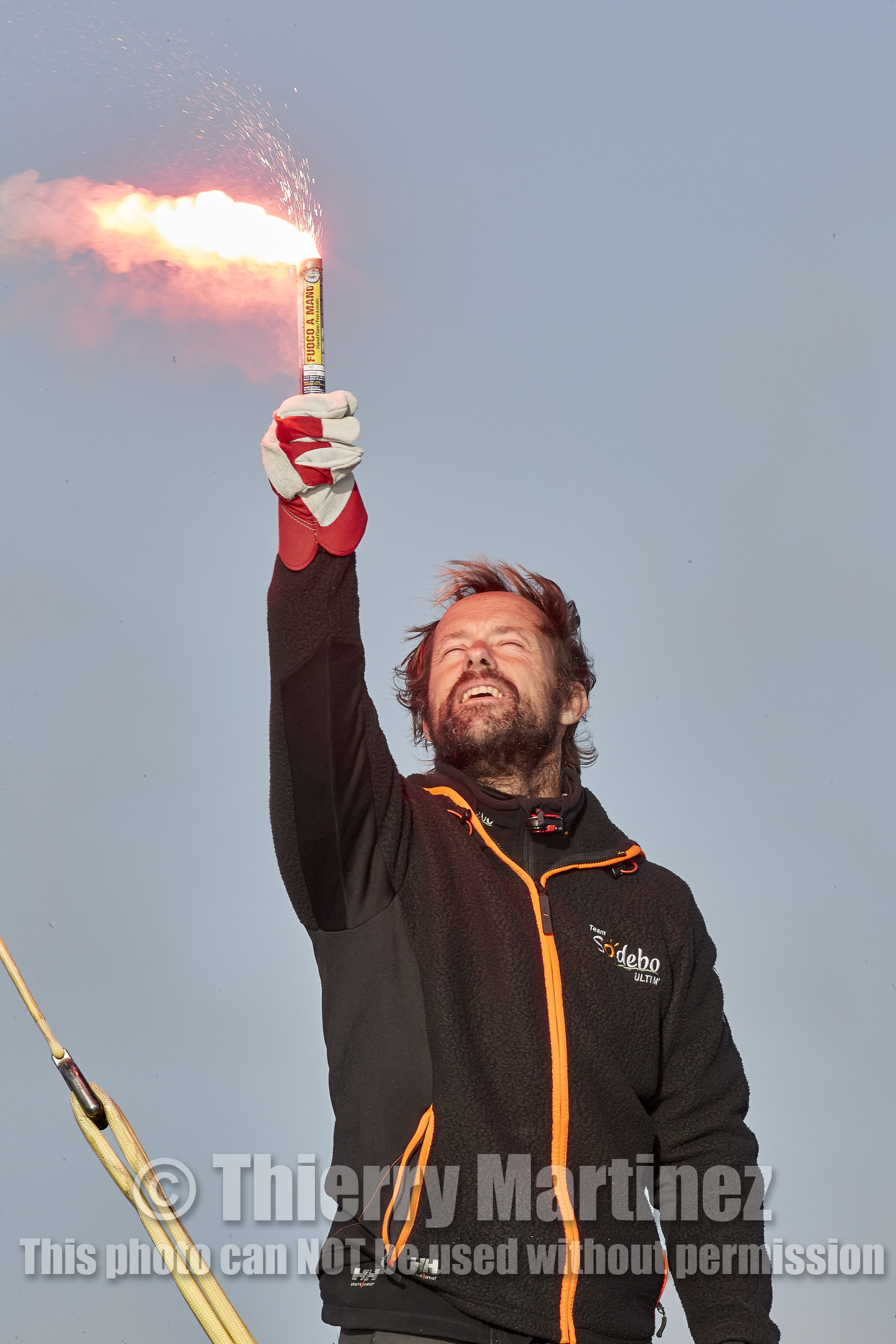 Single-handed sailing round the world record .