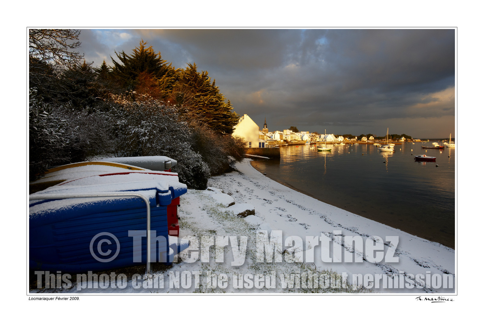 Photo disponible en tirage photo Fine Art,tirage original limités à 30 exemplaires.Chaque tirage est numéroté avec certificat d’authenticité signé.Pour choisir le format et support merci d'utiliser le caddie à coté de la photo.Formats disponibles : Tirage sur papier ( tirage seul) :  30x45 cm   40x60 cm  60x90 cm. Vous pouvez choisir le tirage avec un fond blanc ou noir , à votre convenance. Tirage sur papier contrecollé sur Dibond ( pas de bord blanc ou noir autour de l'image), avec système d'attache au dos:  30x45 cm   40x60 cm  50x75 cm  80x120cm.Tirage sur toile ( Canvas) monté sur chassis bois (pas de bord blanc ou noir autour de l'image), avec système d'attache au dos :  50x75 cm  80x120cm.Expédition ( Dans le monde entier): Colissimo (assurance) avec signature à réception. 48h pour la France métropolitaine.Il est possible de récupérer les tirages à La Galerie du Golfe (sans frais d'expèdition).Conditionnement tirages seuls: tube cylindrique renforcé + boite.